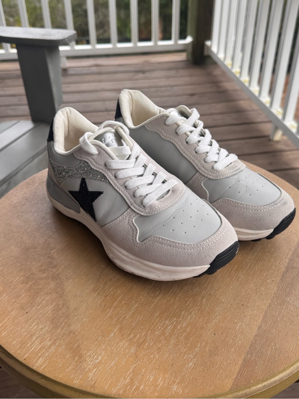 Vintage Havana Run Sneakers Women’s 8.5 White Grey Silver Glitter Star